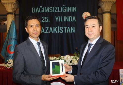 Turan Kültür Merkezi - Bağımsızlığının 25. Yılında Kazakistan