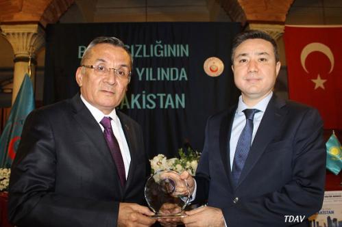 Turan Kültür Merkezi - Bağımsızlığının 25. Yılında Kazakistan
